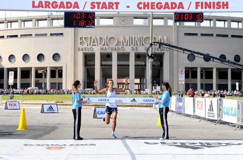 Marílson vence em 2011 com recorde / Foto: Sérgio Shibuya / ZDL